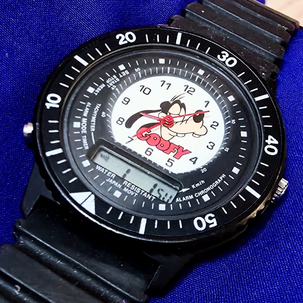 Disney Goofy Vintage Cool Ana-Digital Mens Watch 
New battery , keeping time